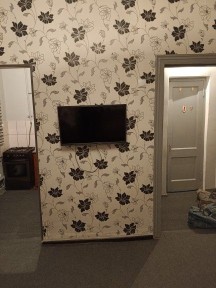 СРОЧНО ПРОДАЕТСЯ 1 ком. Кв. г. Чирчик в ценр поз. кафе 