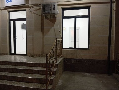 Do'mbrabod mahallada yo'lni yuzida noturar joy bor