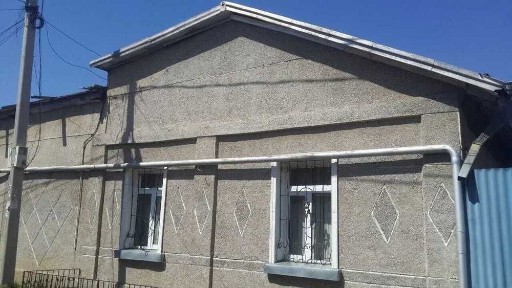 Срочно сдается дом рядом с Рисовым рынком, 5 комнат, 4 сотки.