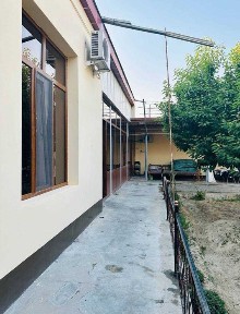 Шахар марказида 7 хонали, 5 сотикдан иборат булган ховли сотувда