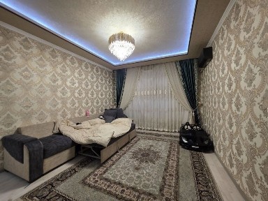 Фарғона шахар хокимяти олдида Янги курилган Дом 3х квартира