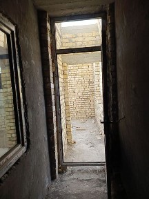 Izzada dom sotiladi srochna 53+53 kv