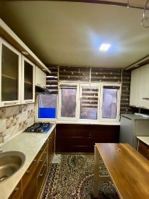 Давр саройи тойхона олдида 3 хонали