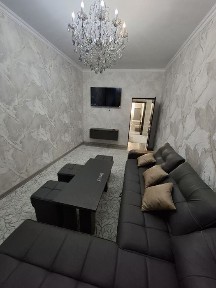 Чирчик шахрида 3 хонали 4-микрорайонда жойлашган