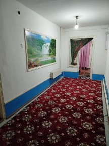 Жондор шокиров лицейини олдида 1-этажда жойлашган 3-хоналик уй