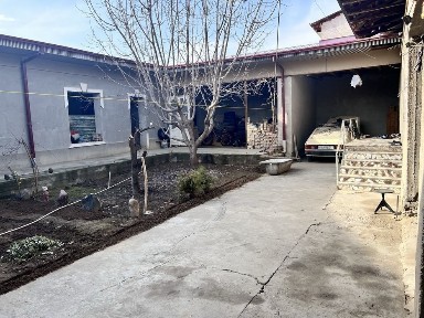 Uy sotiladi 4 sotu bek baraka orqasida