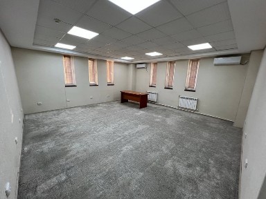 Аренда под офис 66кв. м 2 комната С мебелью! 2 минут Метро Алайский!