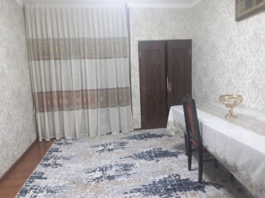 5/1 da 2 xonali uy sotiladi 1 etaj.