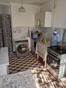 2 xonali kvartira sotiladi