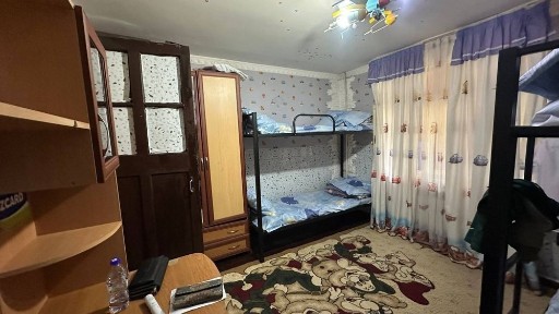 Сдается кв-ра студенам с поворам и уборшицай 80кв от пед инстета 5