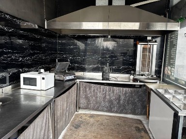 Eski shahar Ferrari moyka Fast Foodi ijaraga beriladi