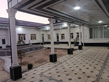 Uy sotiladi 4 ta books bilan