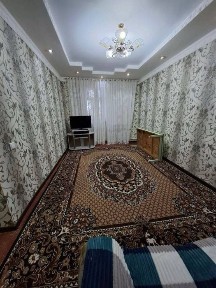 1 комнатная с обстановкой в центре Чирчика (Навои)