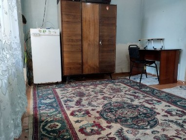 Bez makler talabalar uchun hovli uy