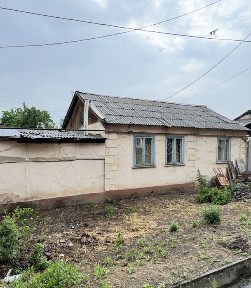 Продается 4х комнатный дом с верандой на квадратном земле 4 сотки.