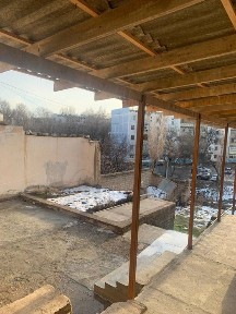 Uy sotiladi 5 xona 4.5sotix chirchiq azotchik