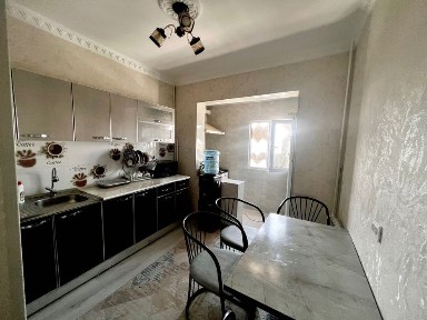 Сдается суточна за 400. Тысяч сум. 2 х комнатная квартира метро Новза