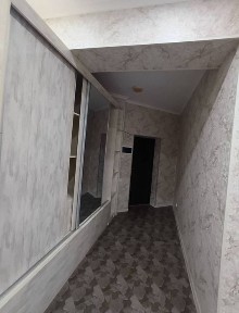 Gorgaz Soadat restarand oldida.2xonali kvartira