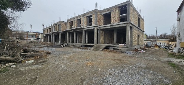 КАРШИ ШАХАРДАН ПАХТАЗОРДАН 42 сотих ер ва биноси билан