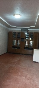 Uy sotiladi. Hovli, cherdak va podvalli.
