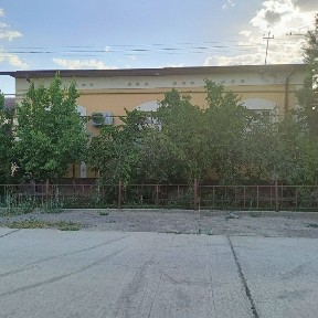 6 sotixli katej sotiladi