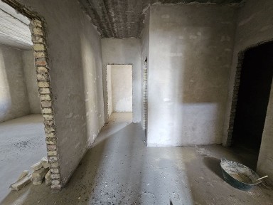 4 xonali 98m² 3-qavat kvartira sotiladi karobka