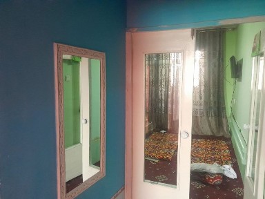 Ассалому алайкум космаоботда 5 дома 4 чи этажда 2 хонали кв сотилади