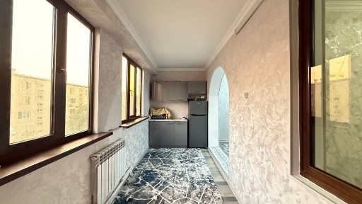 Фрунзе масив. Киев тугрисидаги кучадан 5 этажлик 4 этаж 3 хона