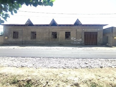 8 sotxdan katta Uchaska sotiladi 5 va 3 xonadan iborad uylari bor