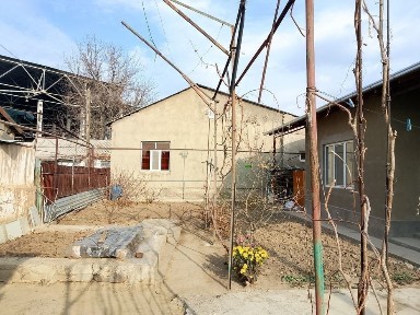 Аранчада ховли сотилади