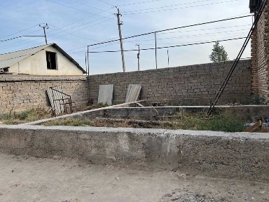 Зангиотада уй сотилади
