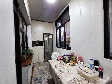 2 xonali kvartira bor Buyuk Ipak Yoʻli metrosi yaqinida