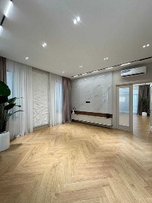 Срочное сдаётся 4х ком квартира возле Гостиница Россия