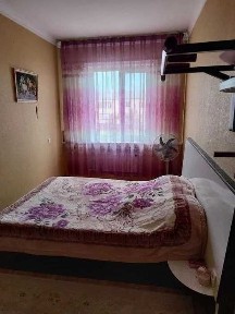 Срочно продается СВОЯ 4х комнатная квартира (4/4/4). Кара-Камыш 2/5