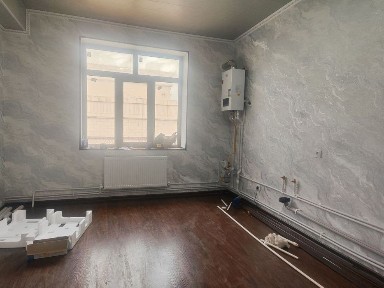 Когон шахар вакзал, паркининг олдида квартира сотилади.