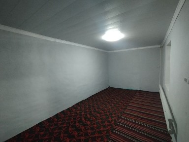 Uy sotiladi 6 sotix 4 xonali yerqoʻrgʻon dexqon bozori yonida