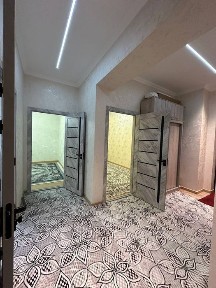 Bezmakler qizlarga ijara sergili va o'zgarish metro 2-3-be