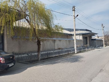 Hovli sotiladi 12 sutiq