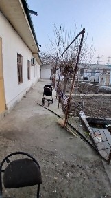 Hovli sotiladi. Shahar propistka. Maktab, bogʻcha magazin yaqinida