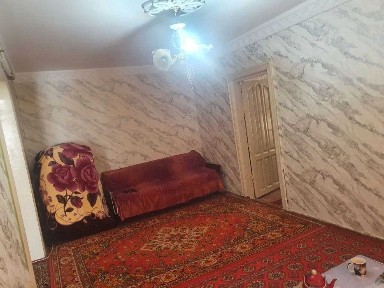 Sharq bozor orqasinda 2 xonali kvartira