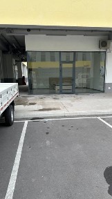 Ташкент Индех Бозорида 33 кв Магазин Узок муддатга АРЕНДАГА Берилади.