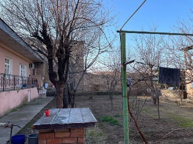 6 сотих 7 хона сотилади кибрайда яхши бохаво жойла.