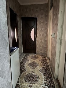 Avroradan 4 etajkali domdan 3 xonali uy sotiladi srochno