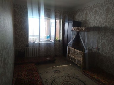 Продоетса квартира 4 комнатная 4 этаж локатция отличная