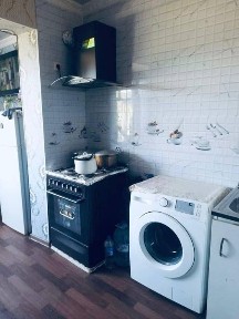 Продаётся 3 комнатная квартира состояние хорошее 1 мкр 4 этаж без ма