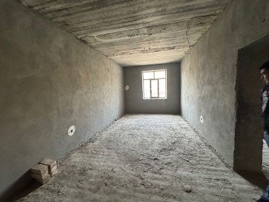 Qarshi shahridan 2 xonali uy sotiladi 35000 kelishamiz