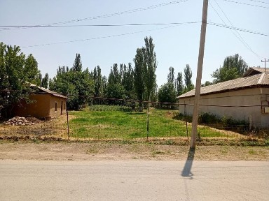 Uchastka sotiladi