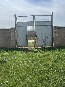 Hovli sotiladi.24 sutixli