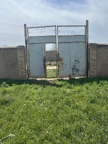 Hovli sotiladi.24 sutixli