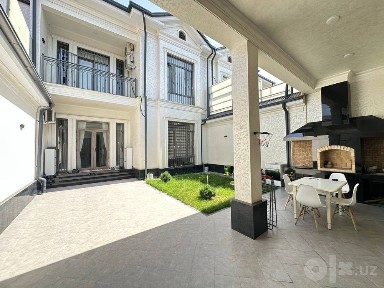 М Улуғбек туманида мебел, техникали 2 қаватли ховли сотилади